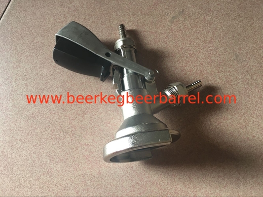 Un tipo acoplador de la cerveza para el uso del barrilete de cerveza